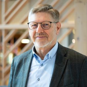 Portrait of Dr. med. univ. Erwin Rebhandl